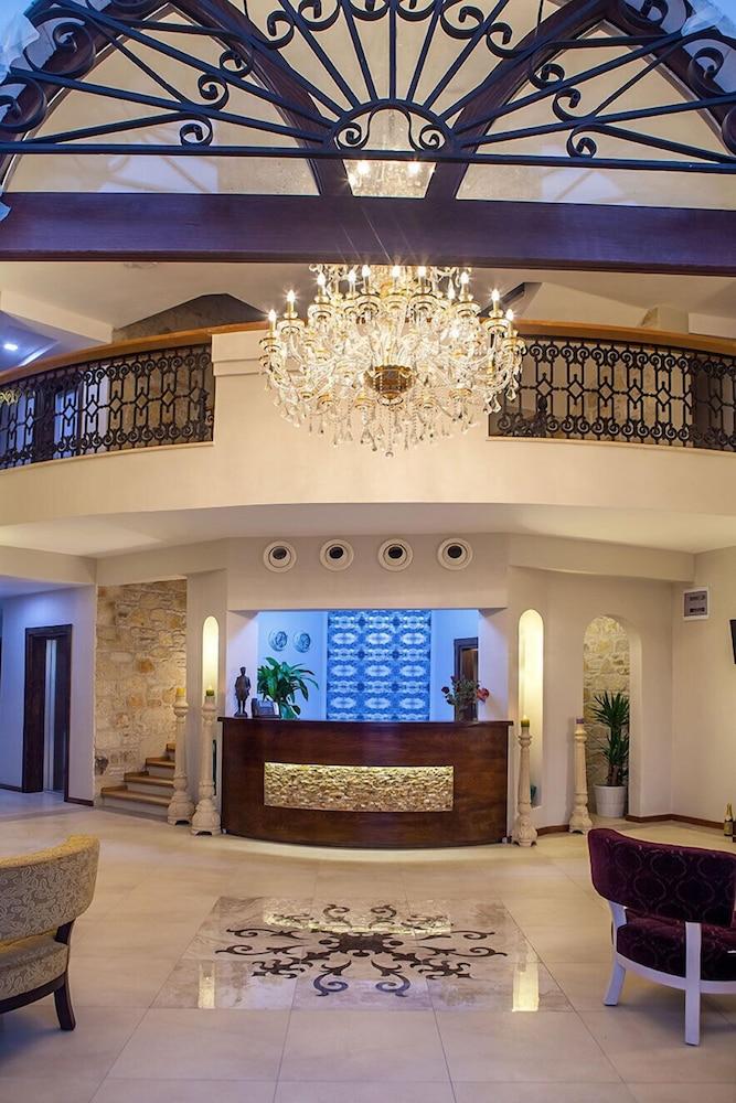 La Petra Otel 3*
